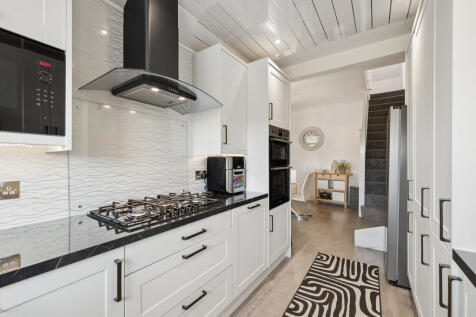 Kitchen/ Dining Room