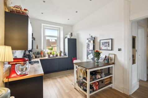 Kitchen/ Dining Room