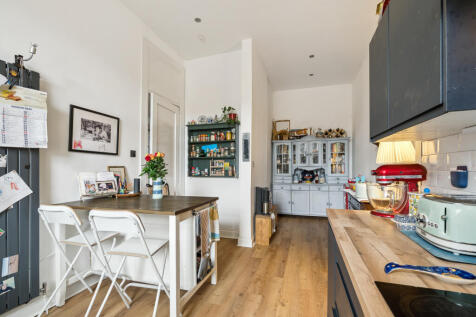 Kitchen/ Dining Room