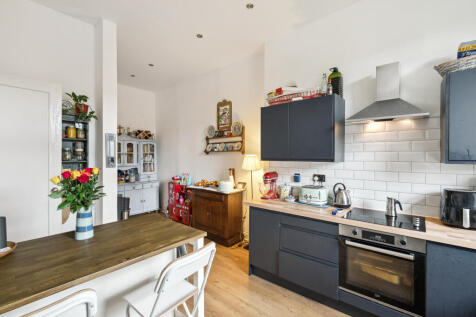 Kitchen/ Dining Room