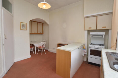 Kitchen/ Dining Room