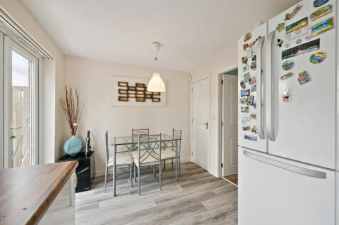 Kitchen/ Dining Room