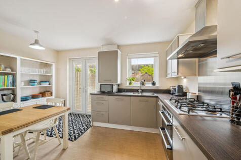 Kitchen/ Dining Room