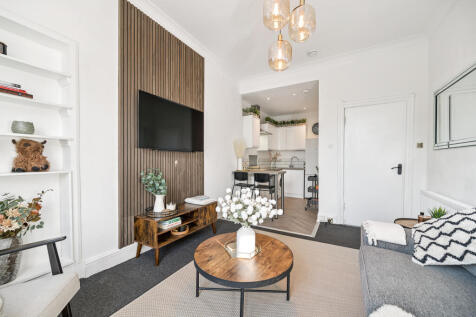 Lounge/ Kitchen