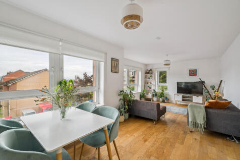 Lounge/ Dining Room