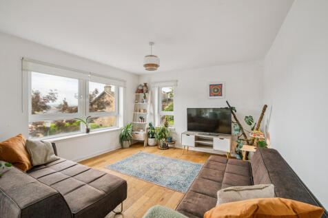 Lounge/ Dining Room