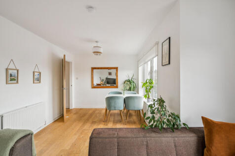 Lounge/ Dining Room
