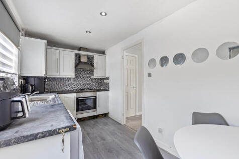 Kitchen/ Dining Room