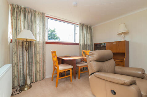 Lounge/ Dining Room