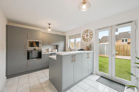 Kitchen/ Dining Room