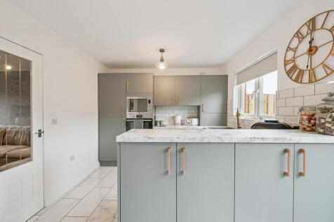 Kitchen/ Dining Room