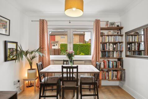 Lounge/ Dining Room