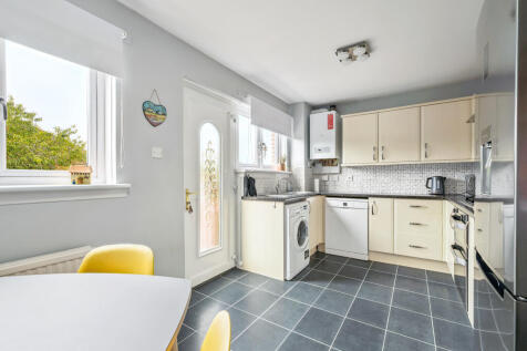 Kitchen/ Dining Room