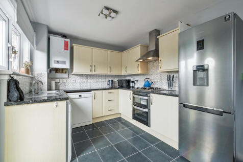 Kitchen/ Dining Room
