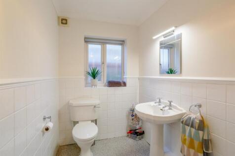 Shower En-suite to Bedroom 2