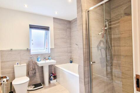 Main Bathroom.jpg