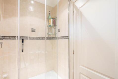 Primary En-Suite
