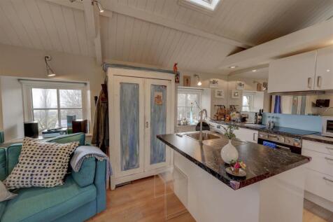 Living &amp; Kitchen
