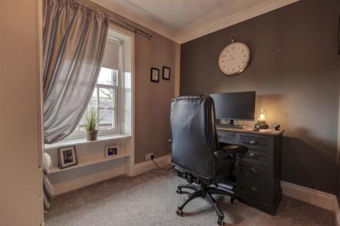 Bedroom / Study