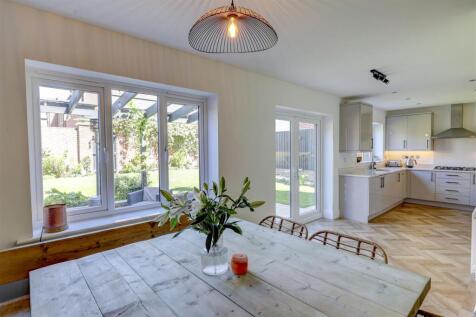 Dining Area &amp; Kitchen