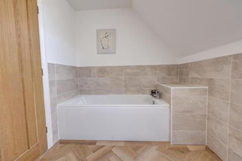 Principal Bathroom