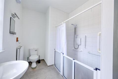 Bathroom 2.jpg