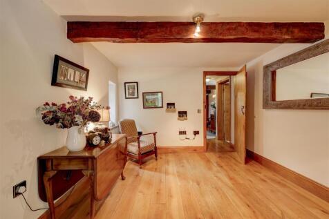 Snug/Hall