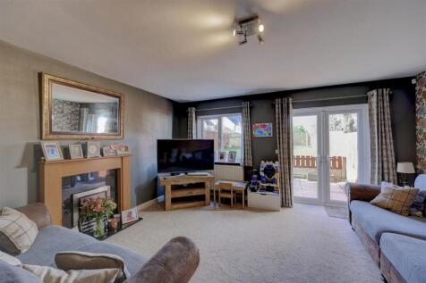 Lounge &amp; Dining