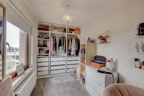 Dressing Room/Bedroom 3