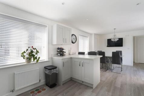 Kitchen/ Dining Room