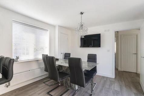 Kitchen/ Dining Room
