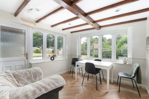 Sun Room/ Dining Room
