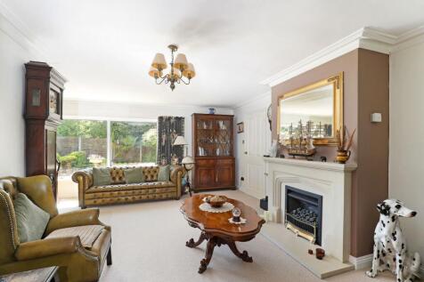 Sitting Room/ Dining Room