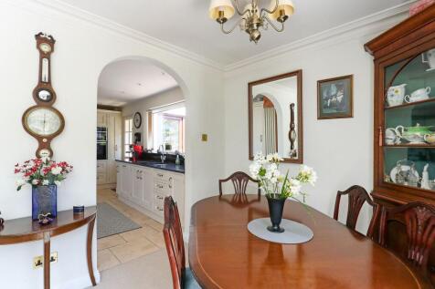 Sitting Room/ Dining Room