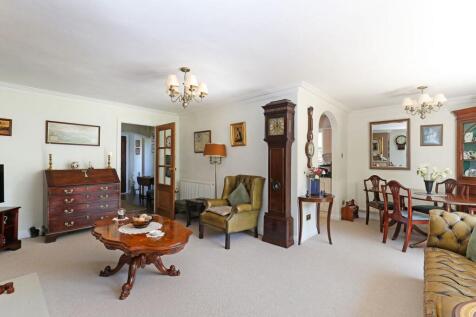 Sitting Room/ Dining Room