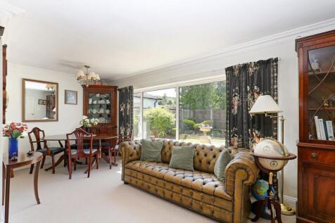 Sitting Room/ Dining Room