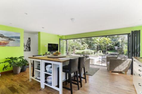 Kitchen/ Dining Room