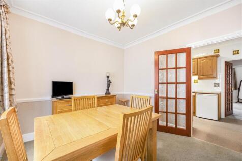DINING ROOM/BEDROOM