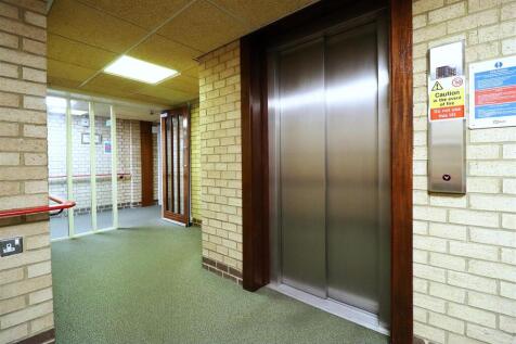 COMMUNAL LIFT