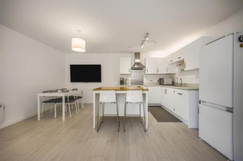 LOUNGE/KITCHEN DINER