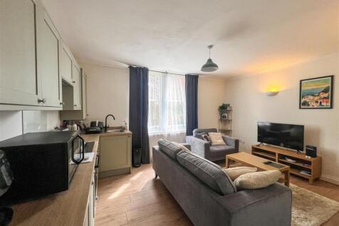 LOUNGE/KITCHEN