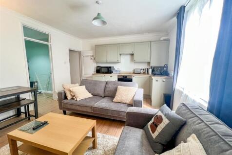 LOUNGE/KITCHEN