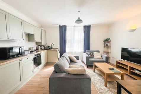 LOUNGE/KITCHEN