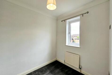 Office/2nd Bedroom