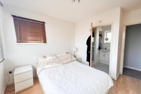 BEDROOM 2/EN SUITE