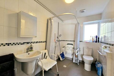 DOWNSTAIRS BATHROOM