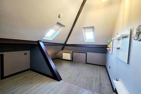 LOFT ROOM.