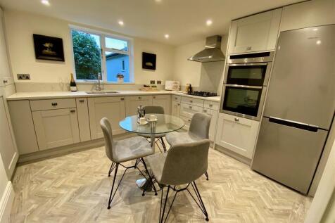 Flat 1 3a Nevill Park - 8.jpg
