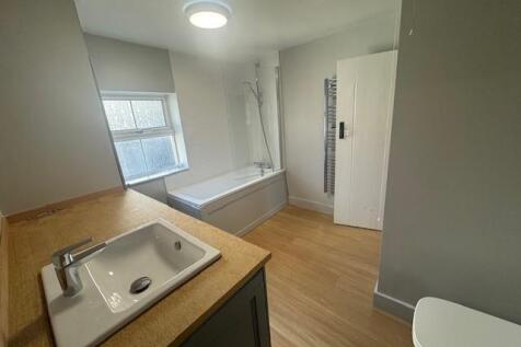 bathroom 3.jpg