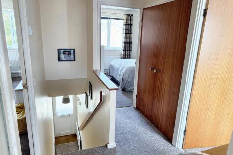 FIRST FLOOR LANDING